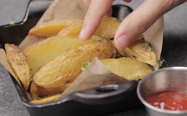 how to make potato wedges